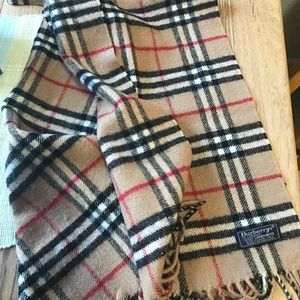 💯 Vintage Burberrys Scarf